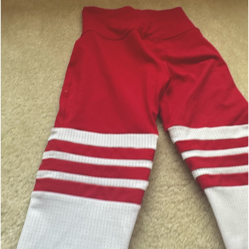 Bombshell sports red thigh leggings